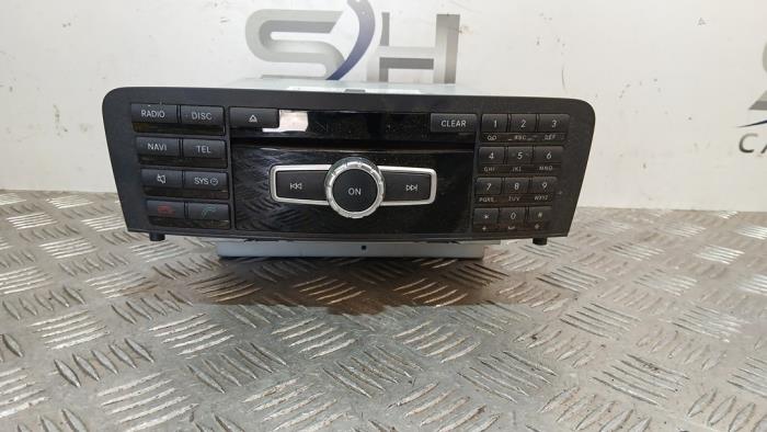Używane Radio Mercedes B (W246/W242) 1.6 B-180 BlueEFFICIENCY Turbo 16V Cena € 89,98 Procedura marży oferowane przez SH Carparts