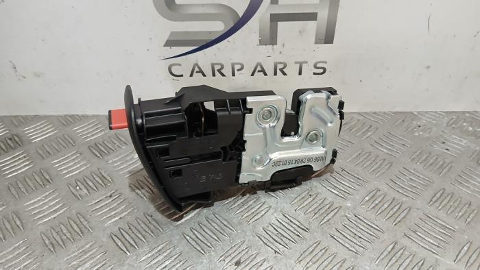 Begagnade Baksäteslås Mercedes B (W246/W242) 1.6 B-180 BlueEFFICIENCY Turbo 16V Pris € 39,98 Marginaltabell erbjuds av SH Carparts