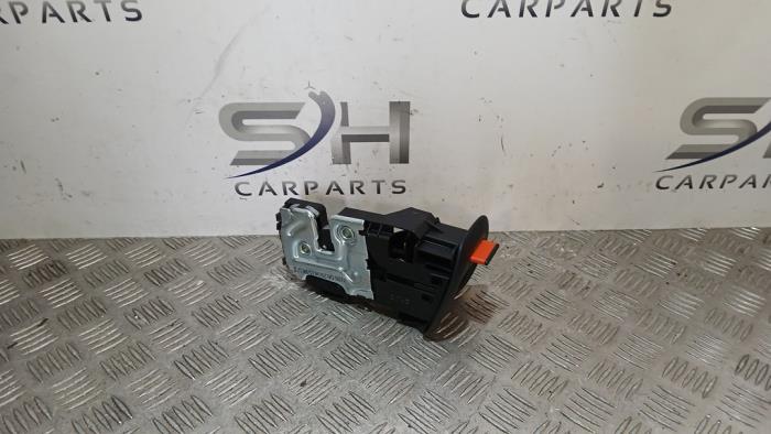 Begagnade Baksäteslås Mercedes B (W246/W242) 1.6 B-180 BlueEFFICIENCY Turbo 16V Pris € 39,98 Marginaltabell erbjuds av SH Carparts