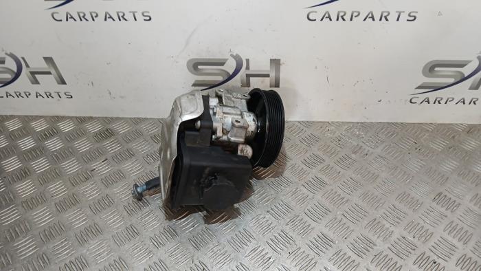 Usagé Pompe de direction Mercedes CLK (R209) 1.8 200 K 16V Prix € 29,98 Règlement à la marge proposé par SH Carparts