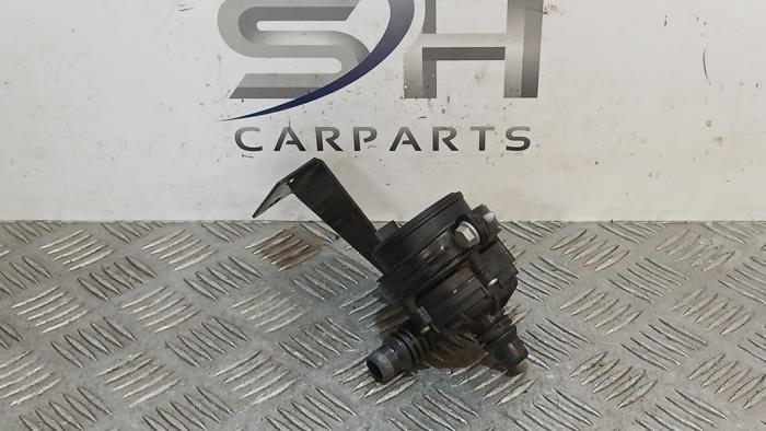 Begagnade Extra vattenpump Mercedes Sprinter 3,5t (910.0/910.1/907.1/907.2) 311 CDI 2.0 D RWD Pris € 14,98 Marginaltabell erbjuds av SH Carparts