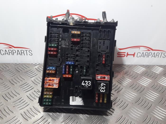 Fuse box from a Audi A3 (8P1) 2.0 TDI 16V 2004