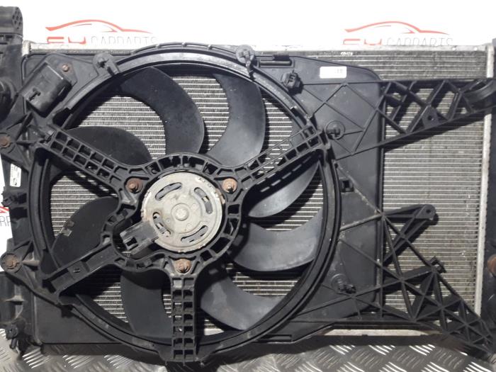 Usagé Radiateur Opel Corsa D 1.3 CDTi 16V ecoFLEX Prix € 34,00 Règlement à la marge proposé par SH Carparts