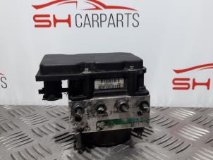 Używane Pompa ABS Nissan Note (E11) 1.6 16V Cena € 26,00 Procedura marży oferowane przez SH Carparts