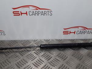 Used Rear gas strut, right BMW 1 serie (E87/87N) 118d 16V Price € 6,00 Margin scheme offered by SH Carparts