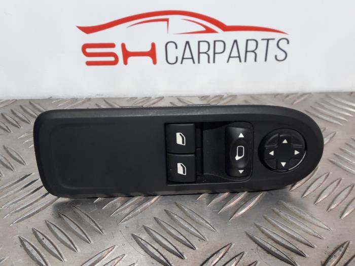 Usados Interruptor combinado de ventanillas Peugeot 308 (4A/C) 1.6 VTI 16V Precio € 34,00 Norma de margen ofrecido por SH Carparts