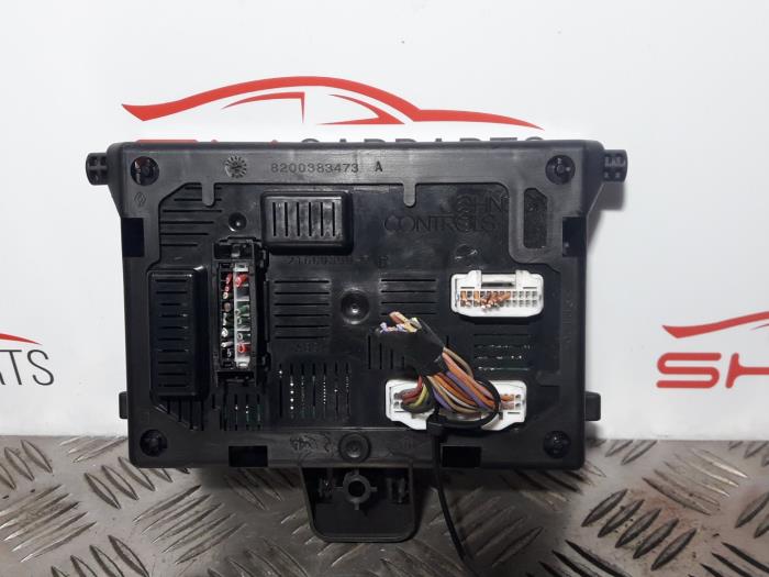 Fuse box from a Renault Clio III (BR/CR) 1.4 16V 2006
