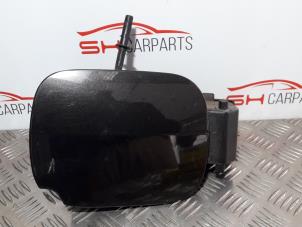 Used Tank cap cover Renault Clio III (BR/CR) 1.2 16V 65 Price € 16,00 Margin scheme offered by SH Carparts