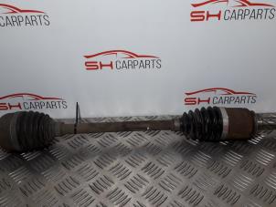 Used Front drive shaft, left Renault Clio III (BR/CR) 1.2 16V 65 Price € 20,00 Margin scheme offered by SH Carparts