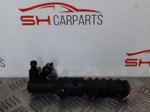Used Clutch slave cylinder Peugeot 308 (4A/C) 1.4 VTI 16V Price on request offered by SH Carparts