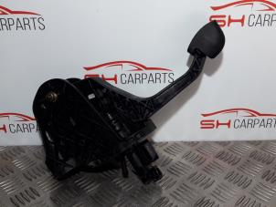 Used Clutch pedal Volkswagen Golf Plus (5M1/1KP) 2.0 TDI 16V Price € 28,00 Margin scheme offered by SH Carparts