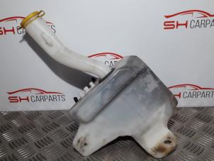 Usagé Réservoir lave-glace avant Opel Corsa D 1.2 16V Prix € 11,00 Règlement à la marge proposé par SH Carparts
