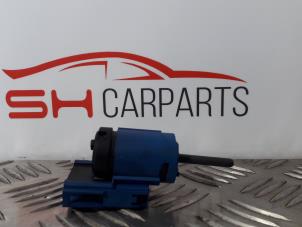 Used Brake light switch Volkswagen Polo IV (9N1/2/3) 1.2 55 Price € 6,00 Margin scheme offered by SH Carparts