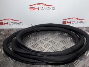 Used Rear door seal 4-door, right Volkswagen Polo IV (9N1/2/3) 1.2 55 Price € 11,00 Margin scheme offered by SH Carparts
