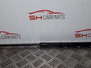 Used Rear gas strut, left Volkswagen Polo IV (9N1/2/3) 1.2 55 Price on request offered by SH Carparts