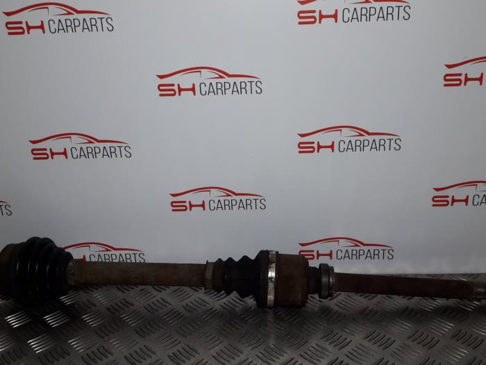 Front drive shaft, right from a Peugeot 307 SW (3H)  2007