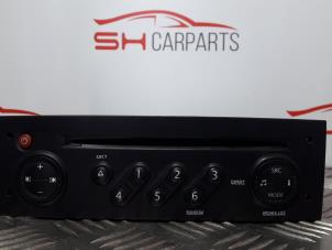 Used Radio CD player Renault Clio III (BR/CR) 1.4 16V Price € 45,00 Margin scheme offered by SH Carparts