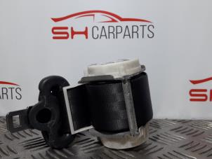 Used Rear seatbelt, centre Renault Clio III (BR/CR) 1.4 16V Price € 28,00 Margin scheme offered by SH Carparts
