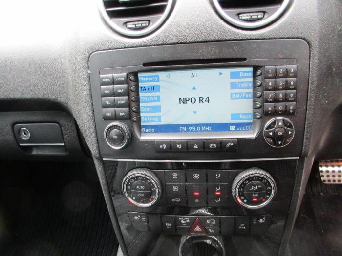 Navigation System van een Mercedes-Benz ML II (164/4JG) 3.0 ML-320 CDI 4-Matic V6 24V 2008