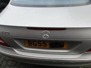 Używane Pokrywa bagaznika Mercedes E 4-matic (W211) Cena € 100,00 Procedura marży oferowane przez van Sabben Parts