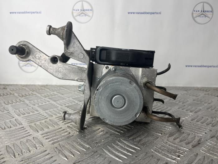 Usagé Pompe ABS Mercedes B (W245) 2.0 B-200 16V Turbo Prix € 50,00 Règlement à la marge proposé par van Sabben Parts