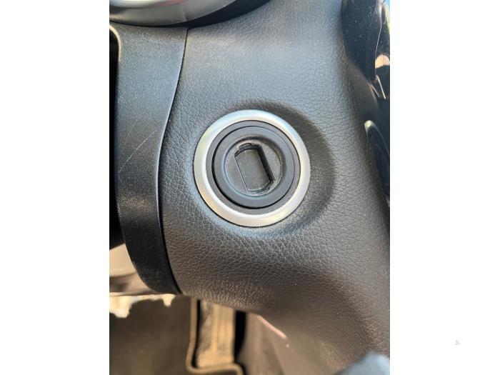 Używane Stacyjka + Kluczyk Mercedes C Estate (S205) C-200d 2.2 16V Cena € 125,00 Procedura marży oferowane przez van Sabben Parts