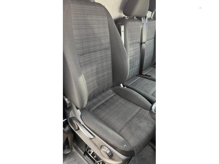 Używane Fotel (bus) Mercedes Vito (447.6) 2.2 114 CDI 16V Cena € 514,25 Z VAT oferowane przez van Sabben Parts