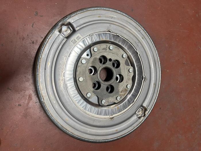Gebrauchte Schwungrad Mercedes A (177.0) 1.3 A-160 Turbo 16V Preis € 200,00 Margenregelung angeboten von van Sabben Parts