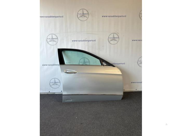 Begagnade Framdörr, 4-dörrars, höger Mercedes E (W212) E-200 1.8 NGT 16V BlueEfficiency Pris € 150,00 Marginaltabell erbjuds av van Sabben Parts