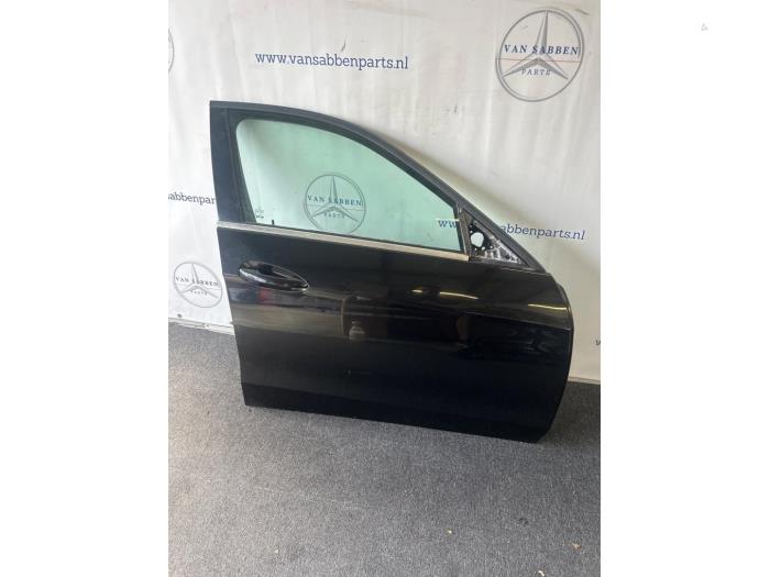 Begagnade Framdörr, 4-dörrars, höger Mercedes E (W212) E-200 1.8 NGT 16V BlueEfficiency Pris € 150,00 Marginaltabell erbjuds av van Sabben Parts