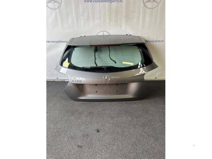 Begagnade Baklucka Mercedes A (W176) 2.0 A-220 Turbo 16V 4-Matic Pris € 175,00 Marginaltabell erbjuds av van Sabben Parts
