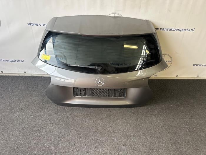 Begagnade Baklucka Mercedes A (W176) 2.0 A-220 Turbo 16V 4-Matic Pris € 175,00 Marginaltabell erbjuds av van Sabben Parts