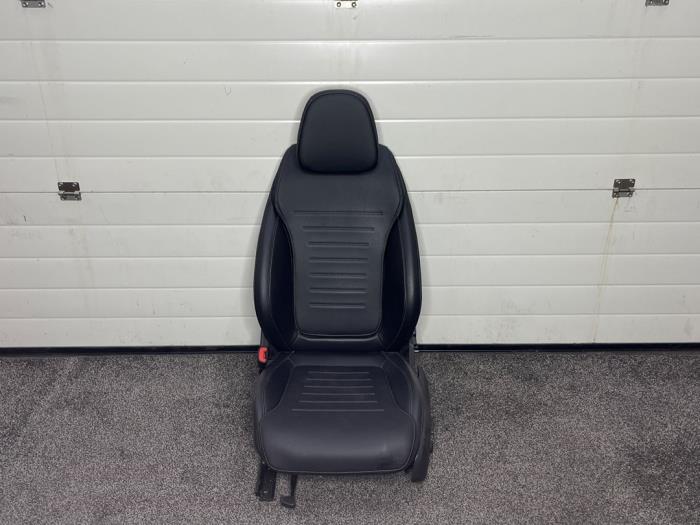 Używane Fotel lewy Mercedes C (W206) C-220d 2.0 Turbo 16V 4-Matic Cena € 600,00 Procedura marży oferowane przez van Sabben Parts