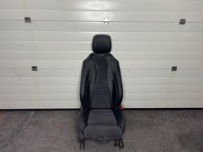Begagnade Säte, höger Mercedes E (W213) E-200 2.0 Turbo 16V Pris € 150,00 Marginaltabell erbjuds av van Sabben Parts