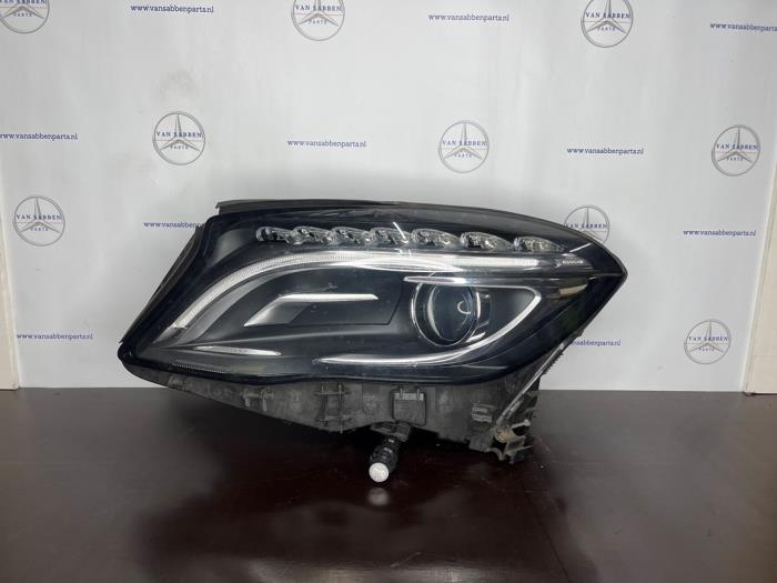 Używane Reflektor lewy Mercedes GLA (156.9) 1.5 180 CDI, d 16V Cena € 550,00 Procedura marży oferowane przez van Sabben Parts