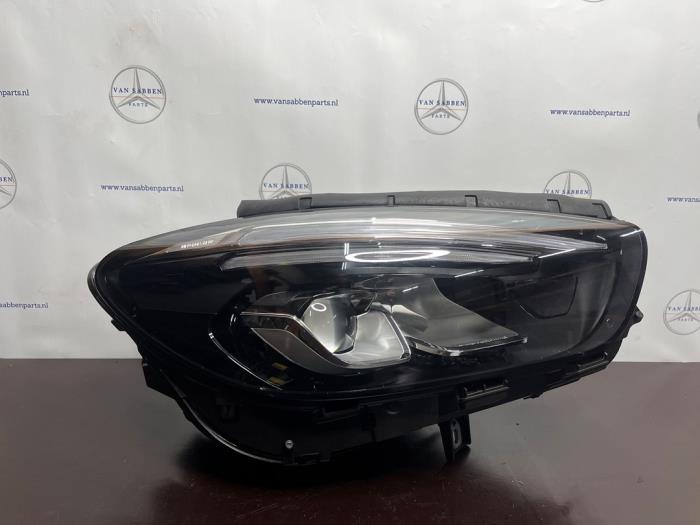 Używane Reflektor prawy Mercedes Citan (420.6) 1.5 112 CDI Cena € 726,00 Z VAT oferowane przez van Sabben Parts