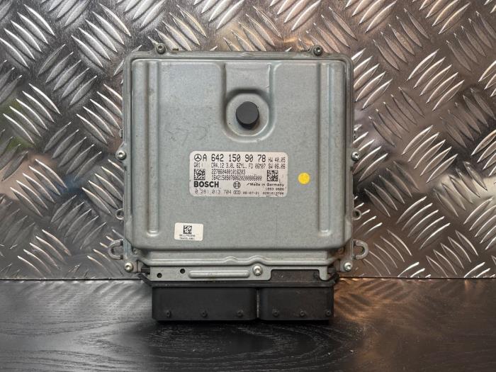 Used Engine management computer Mercedes CLS (C219) 320 CDI 24V Price € 100,00 Margin scheme offered by van Sabben Parts