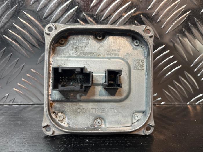 Używane Modul ksenonowy Mercedes S (222.0/222.1) 3.0 S-400 24V 4-Matic Cena € 150,00 Procedura marży oferowane przez van Sabben Parts