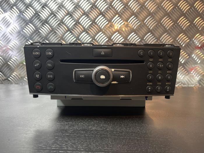 Używane Radio Mercedes C (W204) 2.2 C-200 CDI 16V Cena € 150,00 Procedura marży oferowane przez van Sabben Parts