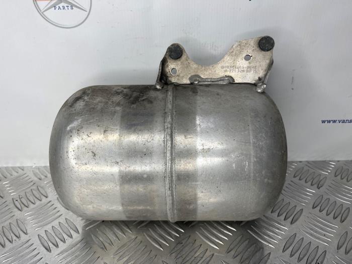Begagnade Lufttank Mercedes S (W221) 3.0 S-320 CDI 24V 4-Matic Pris € 50,00 Marginaltabell erbjuds av van Sabben Parts