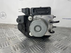ABS-pump från en Mercedes-Benz A (W176) 1.5 A-180 CDI, A-180d 16V 2018