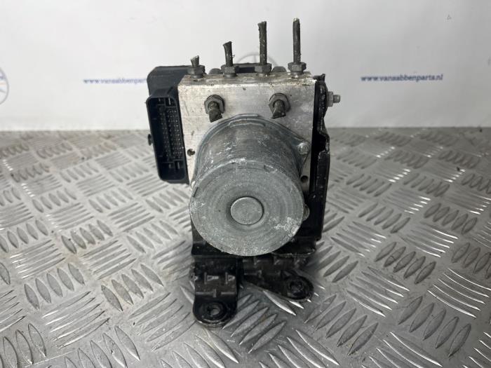 Używane Pompa ABS Mercedes Sprinter 3,5t (906.63) 314 CDI 16V Cena € 242,00 Z VAT oferowane przez van Sabben Parts