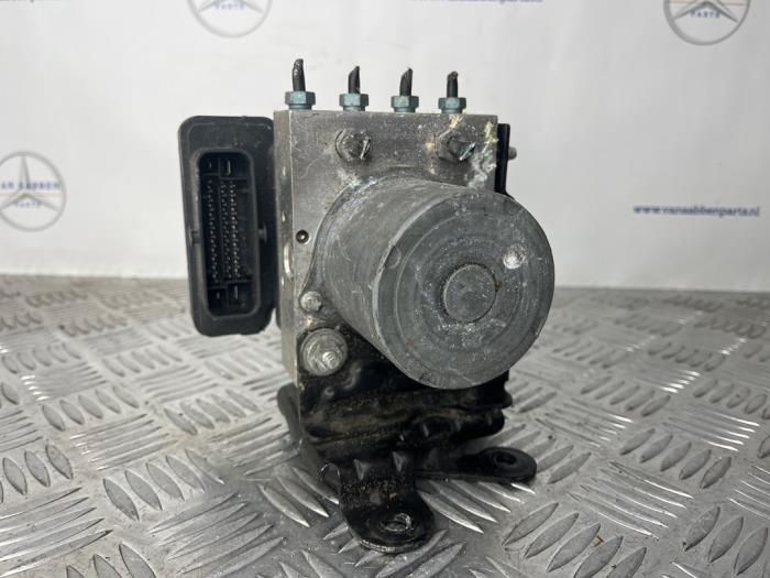 Używane Pompa ABS Mercedes Vito (447.6) 1.6 111 CDI 16V Cena € 211,75 Z VAT oferowane przez van Sabben Parts