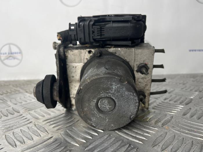Usagé Bloc ABS Mercedes Vito (639.6) 2.2 110 CDI 16V Euro 5 Prix € 90,75 Prix TTC proposé par van Sabben Parts