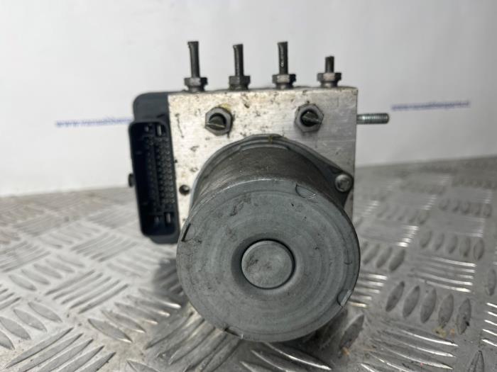 Używane Pompa ABS Mercedes Sprinter 3,5t (906.63) 314 CDI 16V Cena € 242,00 Z VAT oferowane przez van Sabben Parts