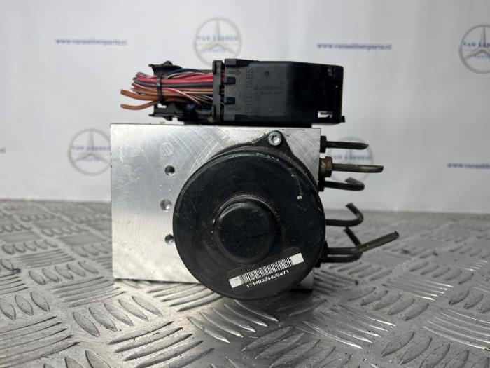 Usagé Pompe ABS Mercedes ML II (164/4JG) 3.0 ML-320 CDI 4-Matic V6 24V Prix € 250,00 Règlement à la marge proposé par van Sabben Parts