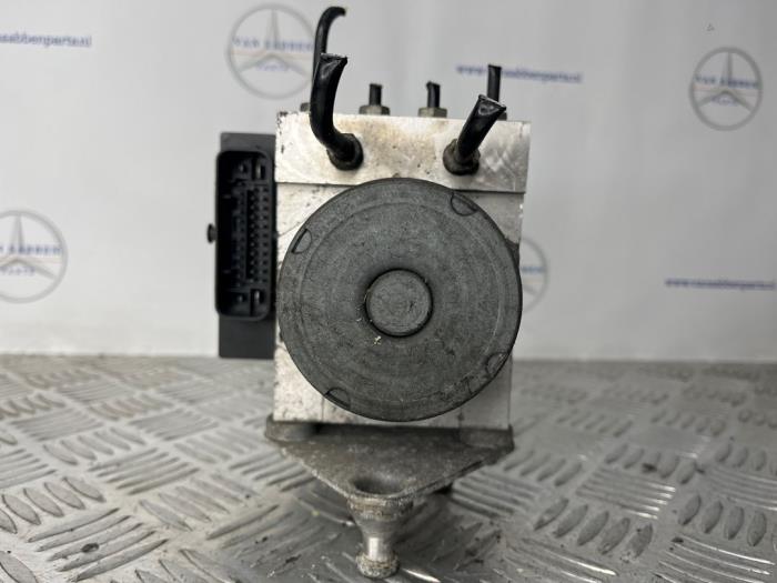 Usagé Bloc ABS Mercedes Vito (639.6) 2.2 113 CDI 16V 4x4 Euro 5 Prix € 90,75 Prix TTC proposé par van Sabben Parts