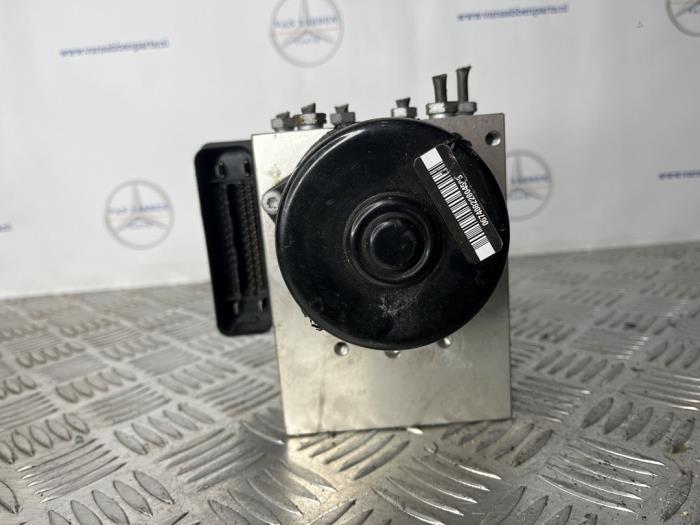 Begagnade ABS-pump Mercedes CLC (C203) 1.8 200 Kompressor 16V Pris € 100,00 Marginaltabell erbjuds av van Sabben Parts