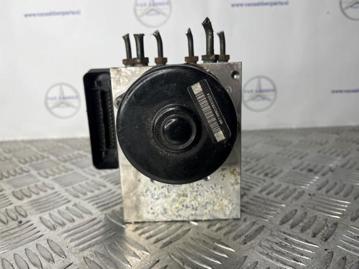 Używane Pompa ABS Mercedes C Sportcoupé (C203) 1.8 C-180K 16V Cena € 75,00 Procedura marży oferowane przez van Sabben Parts