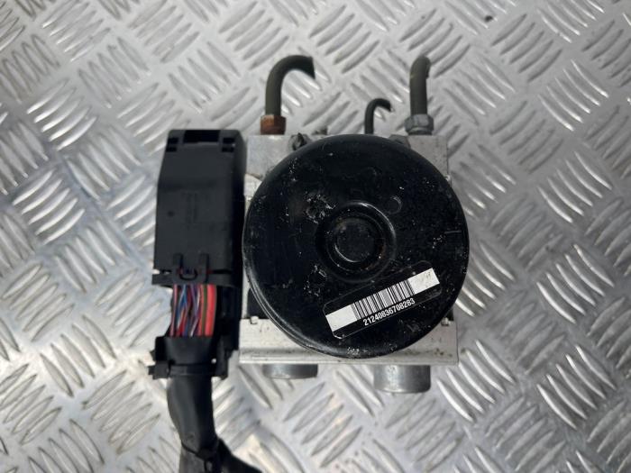 Begagnade ABS-pump Mercedes C (W204) 2.2 C-200 CDI 16V Pris € 250,00 Marginaltabell erbjuds av van Sabben Parts